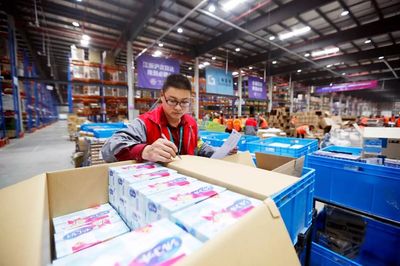 他們?yōu)榇思影?40個小時,你的"雙十一"海淘寶貝,是這樣通關(guān)的!_財經(jīng)_網(wǎng)